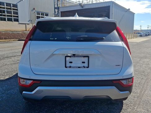 New 2025 Kia Niro EX w/ EX Cold Weather Package image 7