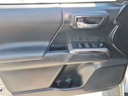 Used 2019 Toyota Tacoma TRD Off-Road w/ Technology Package AWD/4WD image 25