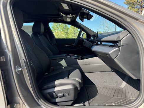 Used 2025 BMW 530i xDrive w/ Premium Package AWD/4WD image 21