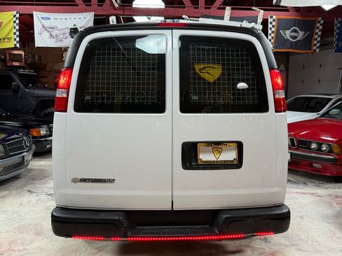 Used 2017 Chevrolet Express 2500 RWD image 8