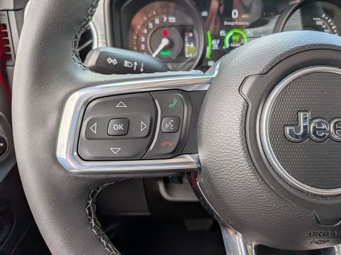 Used 2025 Jeep Wrangler Unlimited Sahara AWD/4WD image 19