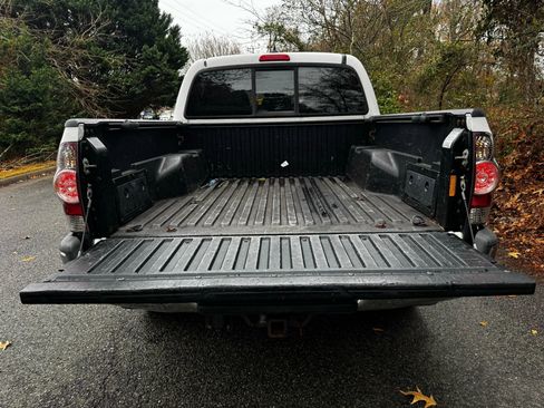 Used 2014 Toyota Tacoma PreRunner image 9