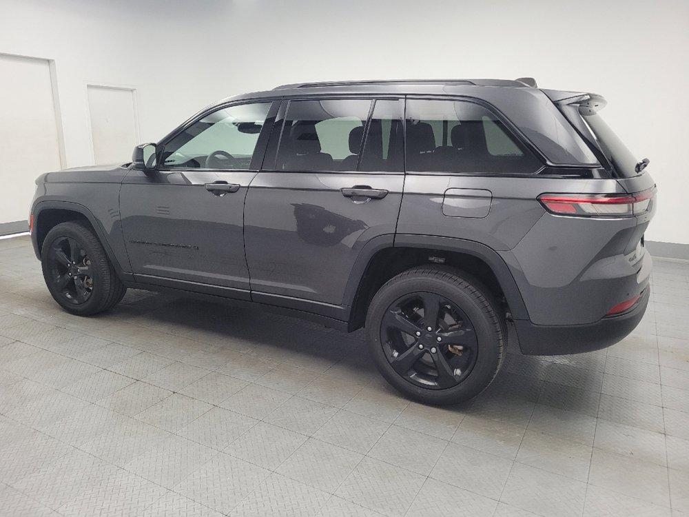 Used 2023 Jeep Grand Cherokee Altitude AWD/4WD image 3