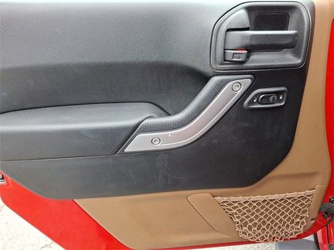 Used 2014 Jeep Wrangler Unlimited Sahara w/ Dual Top Group image 17