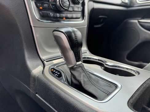 Used 2017 Jeep Grand Cherokee Altitude RWD image 37