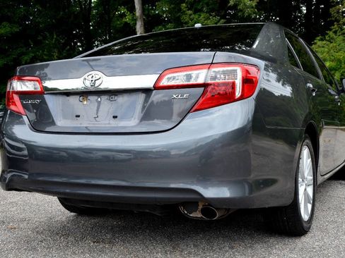 Used 2014 Toyota Camry XLE w/ Leather Package FWD image 6