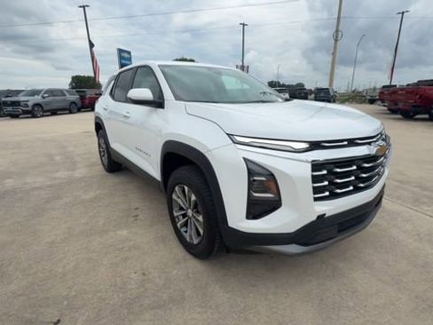 Used 2026 Chevrolet Equinox LT FWD image 2