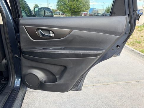 Used 2014 Nissan Rogue SV AWD/4WD image 17