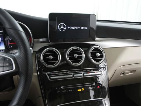 Used 2019 Mercedes-Benz GLC 300 4MATIC image 9
