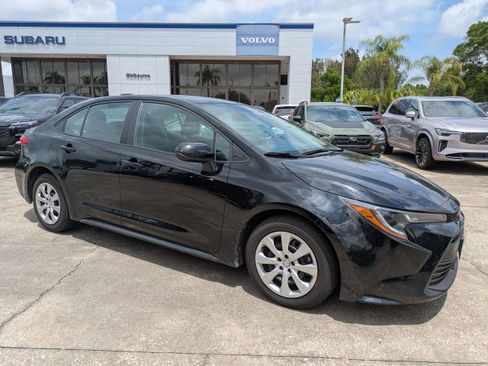 Used 2024 Toyota Corolla LE image 2