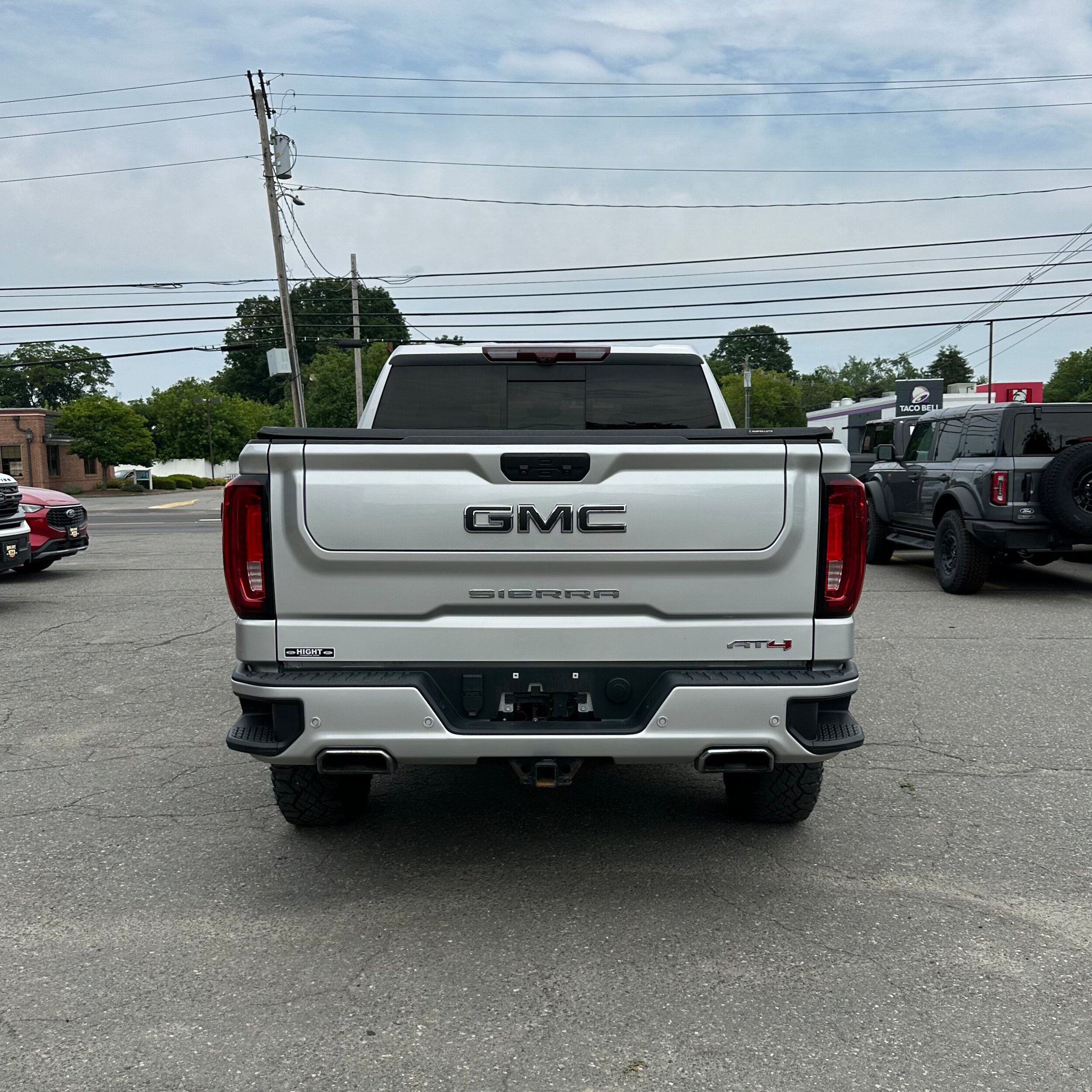 Used 2022 GMC Sierra 1500 AT4 w/ AT4 Premium Package AWD/4WD image 4