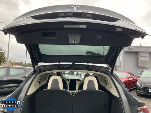 Used 2018 Tesla Model X 100D image 9