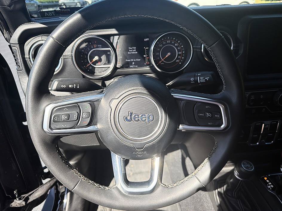 Used 2023 Jeep Gladiator Overland w/ Cold Weather Group AWD/4WD image 14