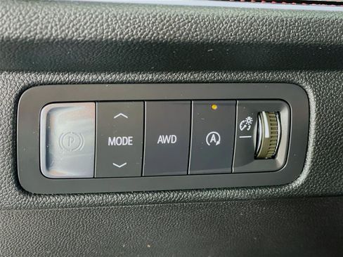 Used 2025 Chevrolet Traverse RS w/ LPO, Floor Liner Package AWD/4WD image 13