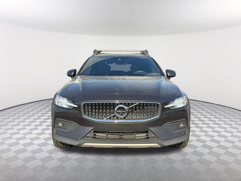 Used 2021 Volvo V60 T5 Cross Country w/ Lounge Package image 2