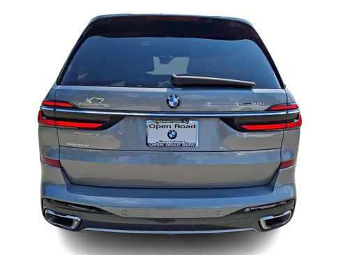 Used 2024 BMW X7 xDrive40i w/ M Sport Package AWD/4WD image 5