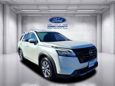 Used 2023 Nissan Pathfinder SL w/ Lighting Package (N92) image 1