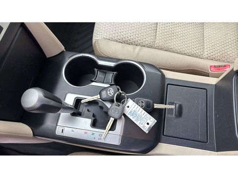 Used 2013 Toyota Camry LE FWD image 19