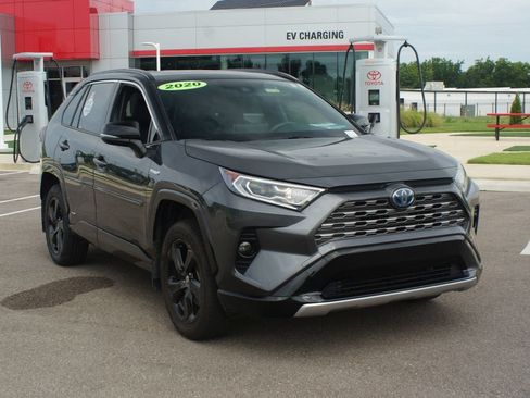 Used 2020 Toyota RAV4 XSE w/ XSE Grade Weather Package AWD/4WD image 2