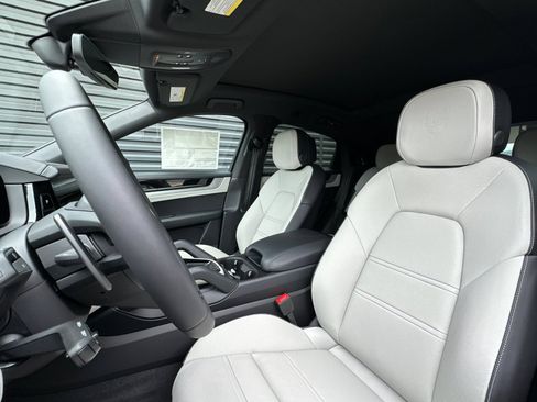 New 2026 Porsche Cayenne Coupe AWD/4WD image 5