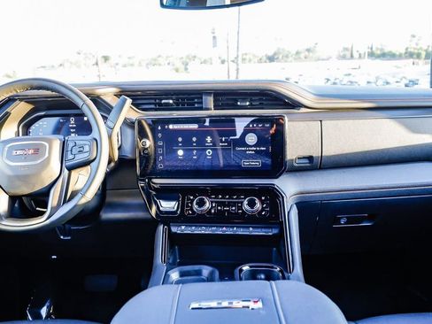 Used 2025 GMC Sierra 2500 AT4 image 15