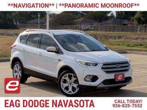 Used 2019 Ford Escape Titanium image 1