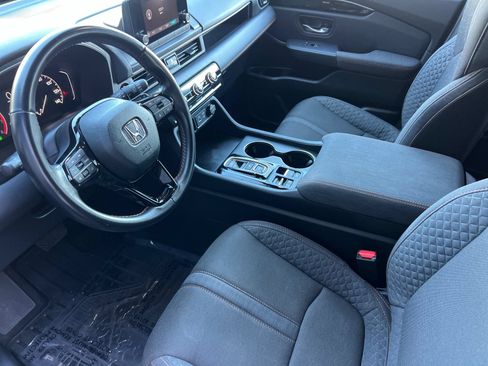 Certified 2025 Honda Pilot Sport image 10