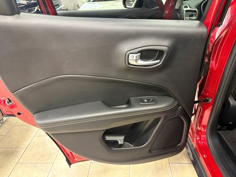 Used 2018 Jeep Compass Latitude w/ Popular Equipment Group image 32