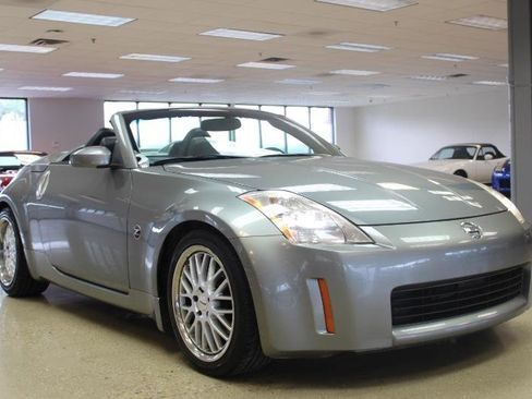 Used 2004 Nissan 350Z Touring image 18