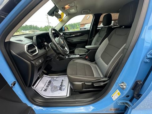 Used 2024 Chevrolet TrailBlazer LT w/ LT Cold Weather Package AWD/4WD image 8