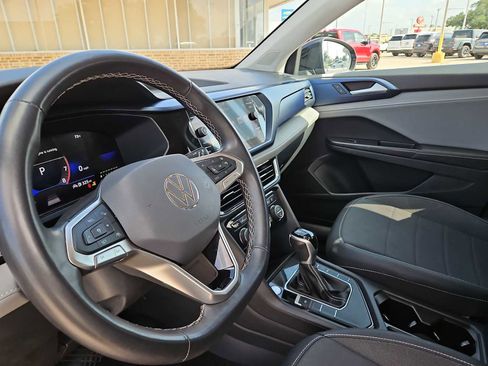 Used 2024 Volkswagen Taos SE FWD image 10