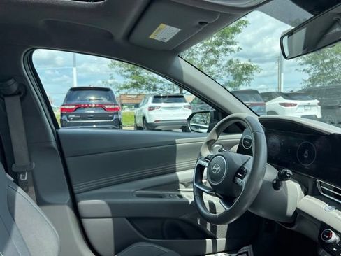 Used 2025 Hyundai Elantra SEL FWD image 35