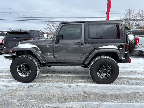 Used 2017 Jeep Wrangler Sahara w/ Connectivity Group image 4