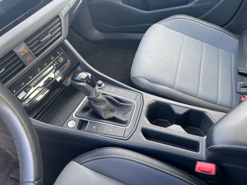 Used 2025 Volkswagen Jetta SE image 41