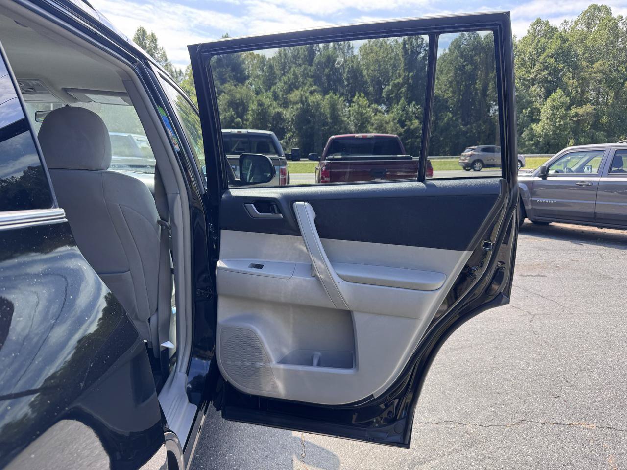 Used 2013 Toyota Highlander Plus FWD image 16