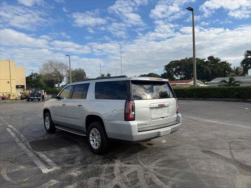 Used 2019 GMC Yukon XL SLT w/ Open Road Package image 2