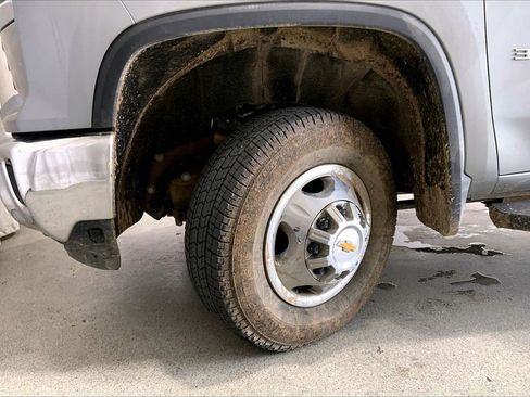 Used 2025 Chevrolet Silverado 3500 LT w/ Safety Package AWD/4WD image 20