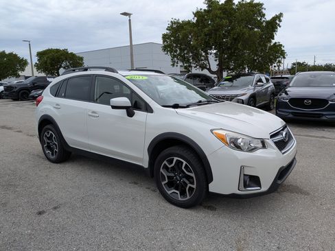 Used 2017 Subaru Crosstrek 2.0i Premium w/ Moonroof Package AWD/4WD image 2