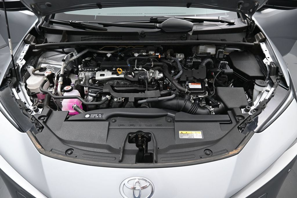 Certified 2024 Toyota Prius LE FWD image 32