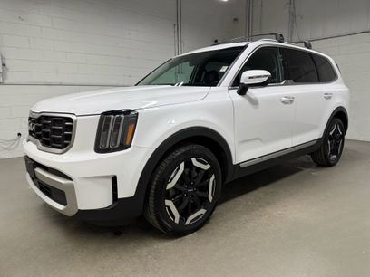 Used 2024 Kia Telluride S w/ S Sunroof Package