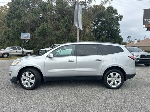 Used 2017 Chevrolet Traverse LT w/ Style and Technology Package image 10