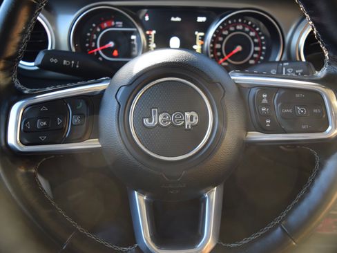 Used 2021 Jeep Gladiator Rubicon image 8