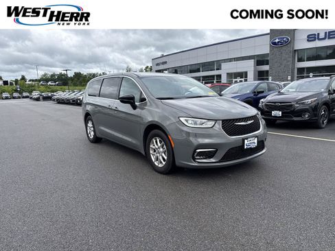 Used 2025 Chrysler Pacifica Select FWD image 1
