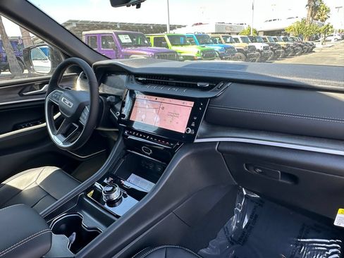New 2026 Jeep Grand Cherokee L Limited AWD/4WD image 13