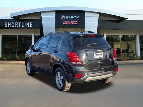 Used 2022 Chevrolet Trax LT w/ LT Convenience Package image 5
