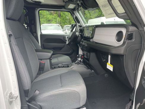 New 2026 Jeep Gladiator Sport AWD/4WD image 15