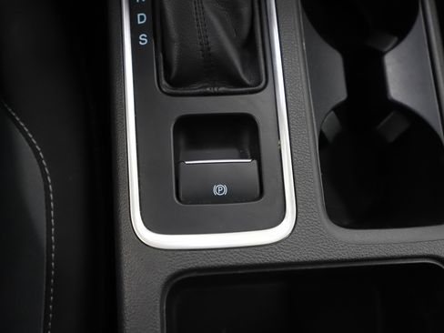 Used 2017 Ford Escape SE image 24