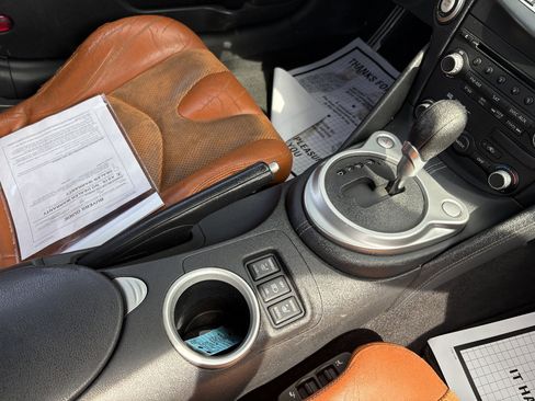 Used 2009 Nissan 370Z Touring w/ Sport Pkg image 19