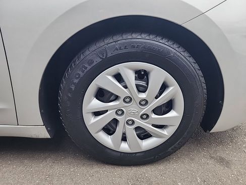 Used 2019 Hyundai Elantra SE w/ Cargo Package FWD image 14