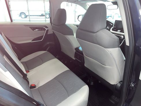 Used 2020 Toyota RAV4 XLE image 17